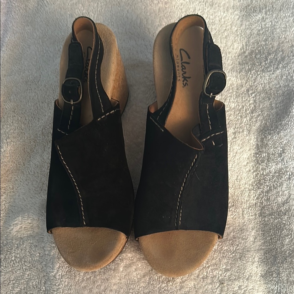 Clarks Black and Tan Sandals Premium Comfort